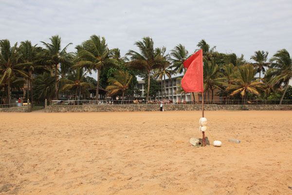 Camelot Beach Hotel gezien vanaf het strand